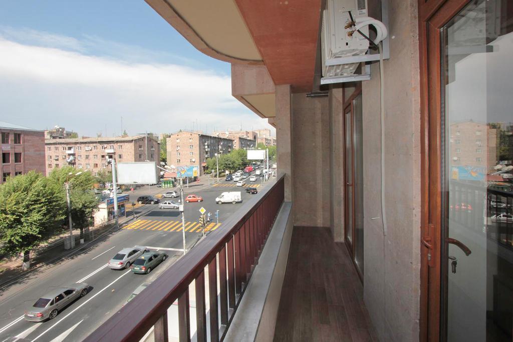 Metro Apartment Yerevan Exterior photo